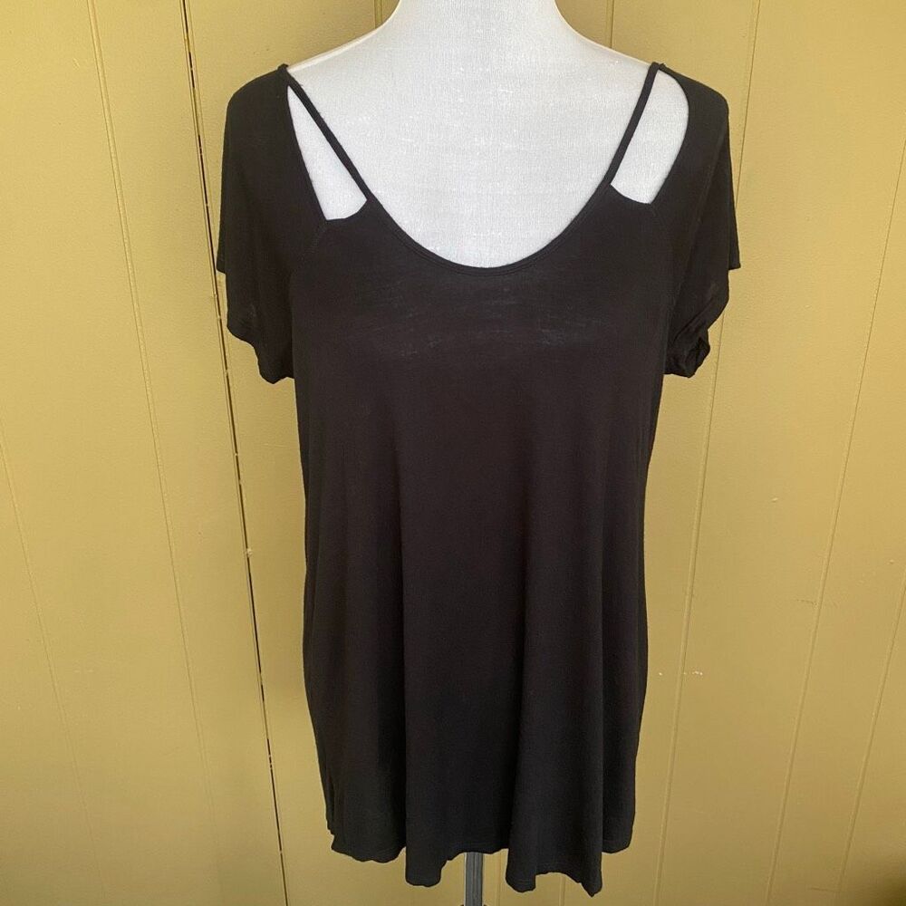 Charlotte Russe women M scoopneck Open cut shoulder top black